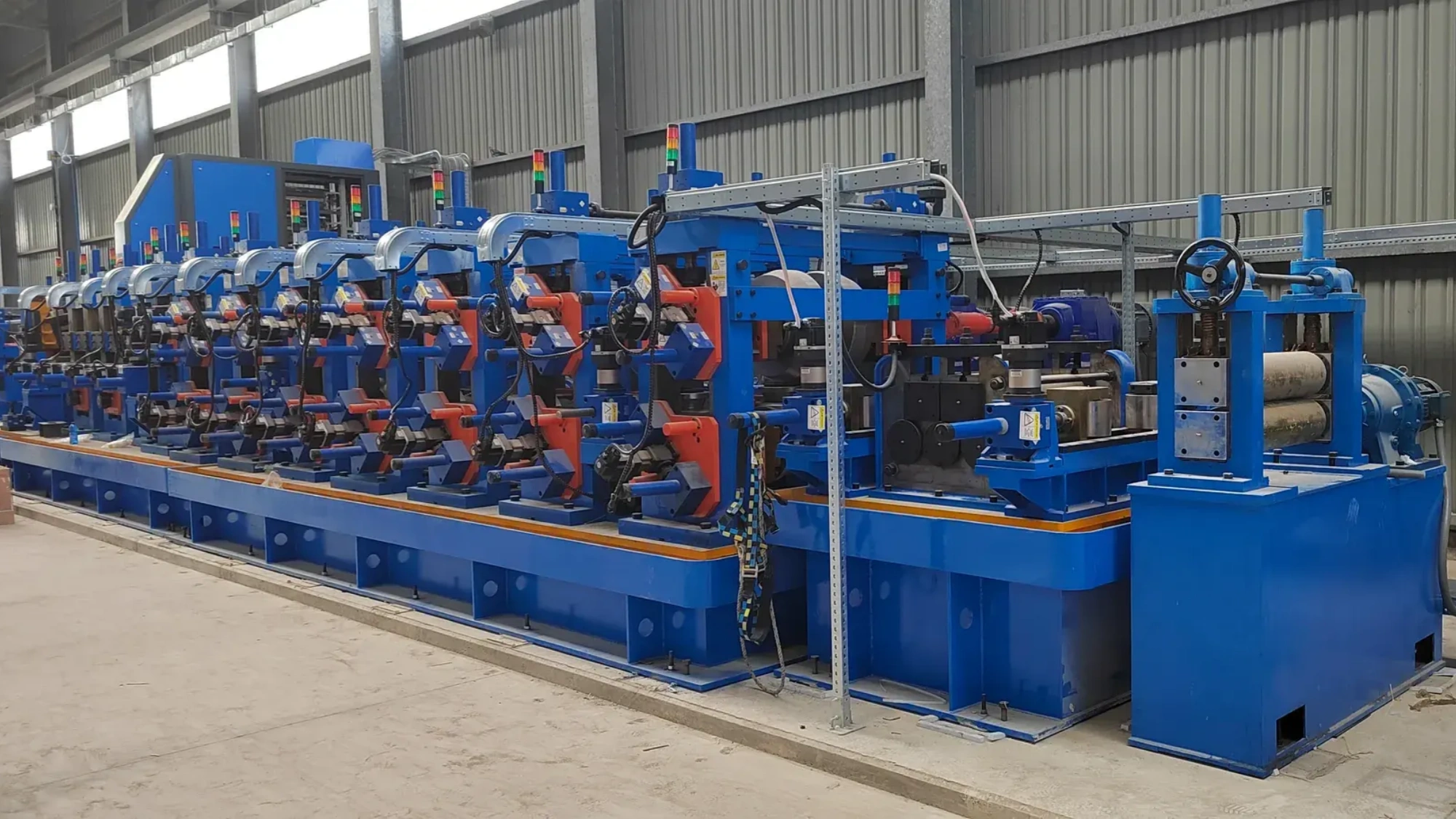 Forming and sizing mill of the HGF150 square tube line