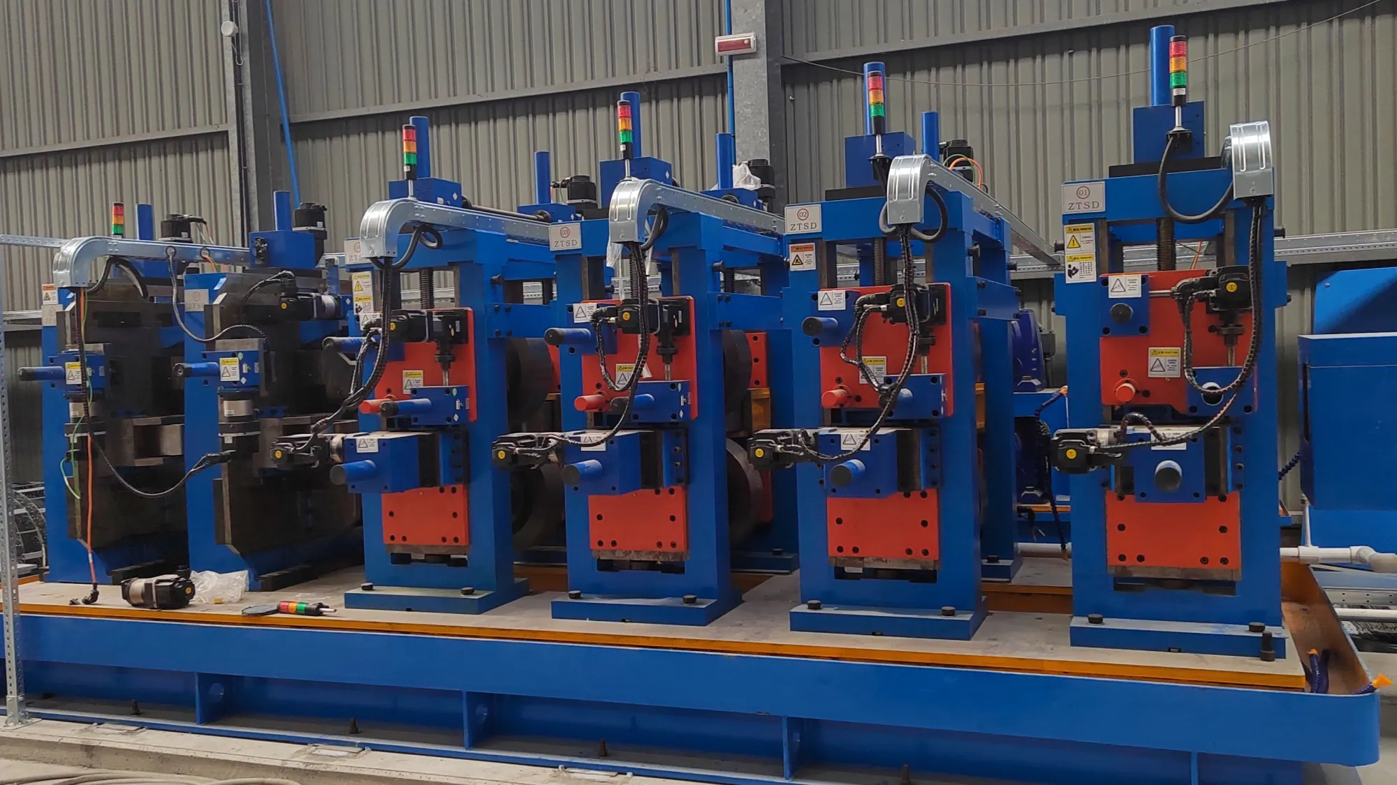 Tube mill forming stands