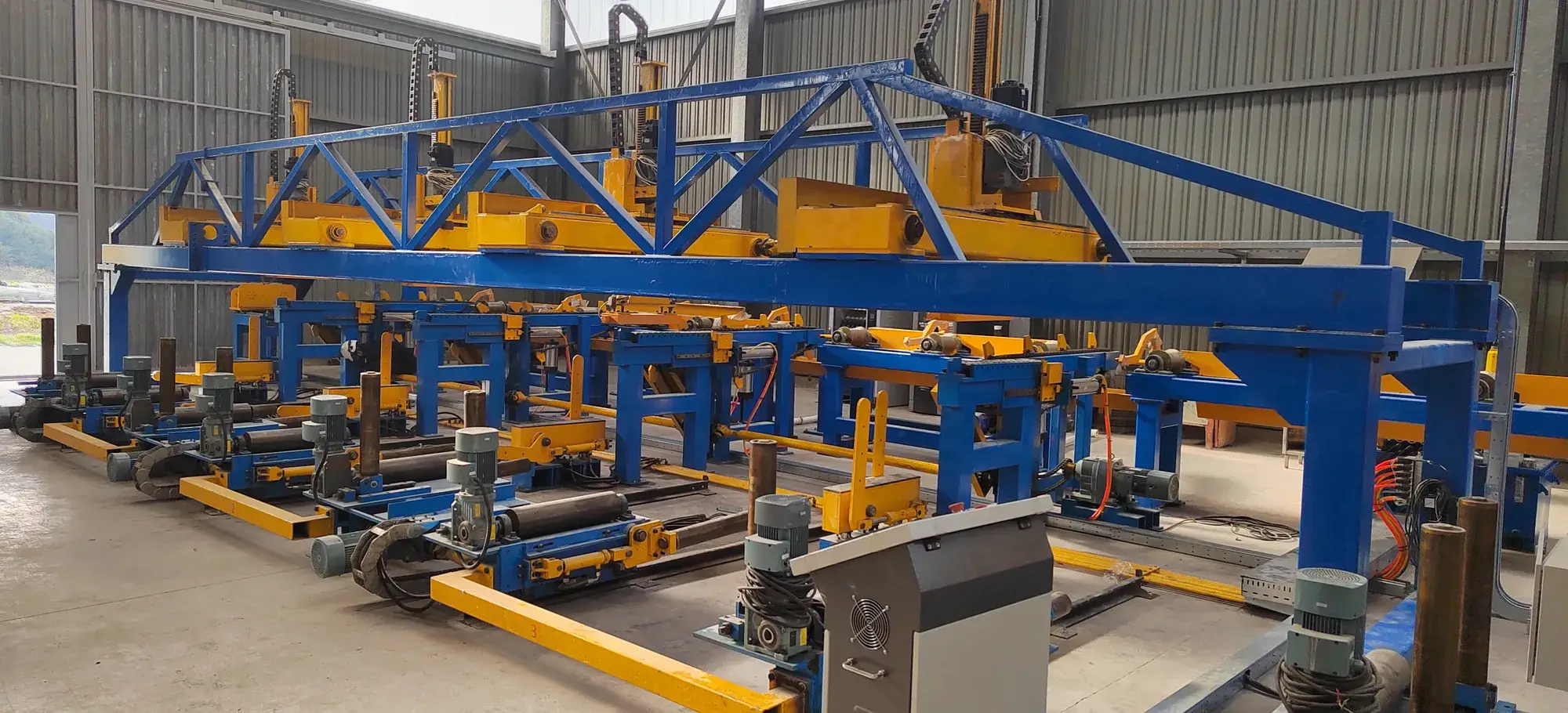 Run-out end of the HGF150 square tube line