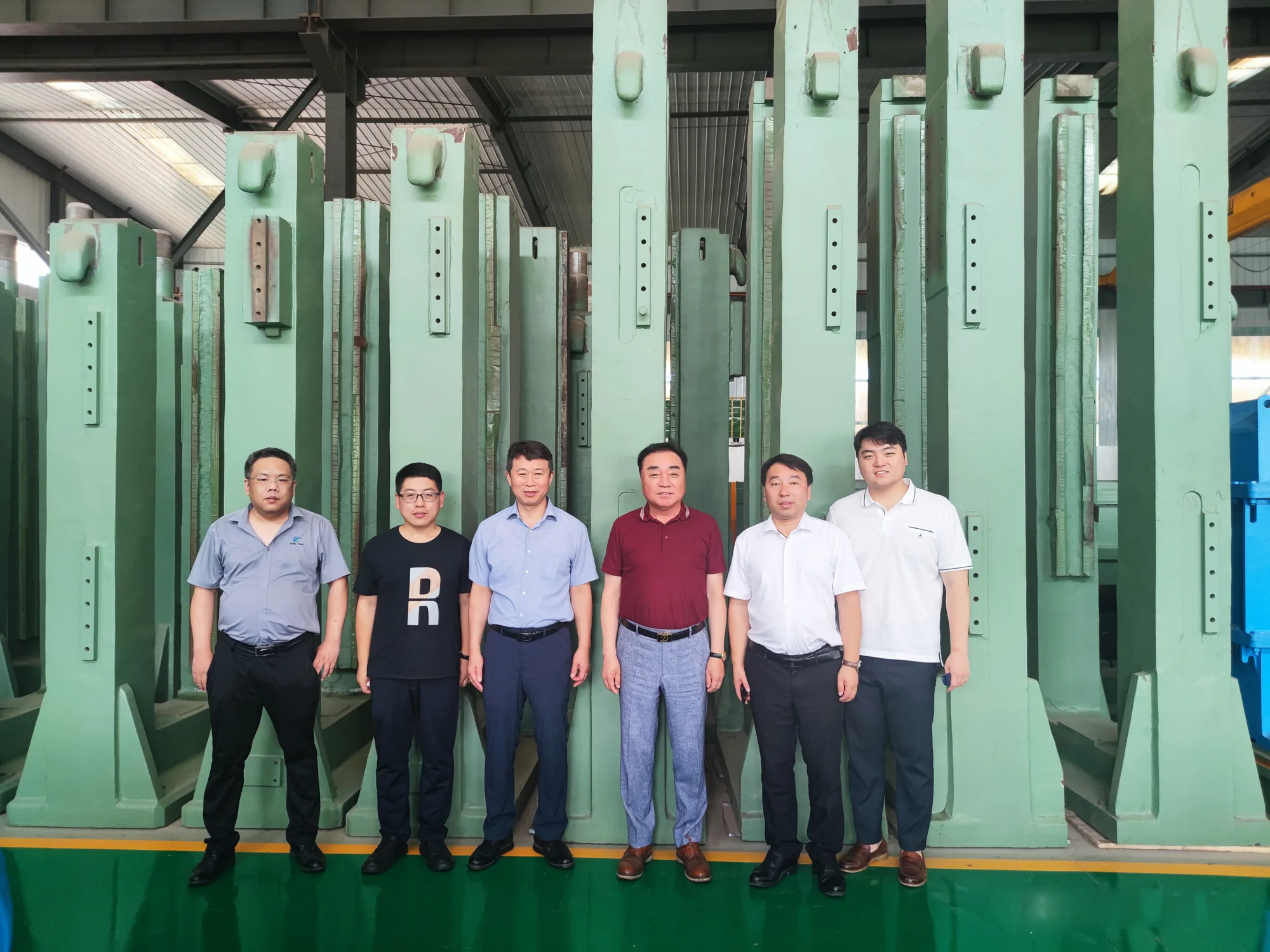 Customer group from South Korea in front of forming stands — 200 × 200 × 12 mm construction tube