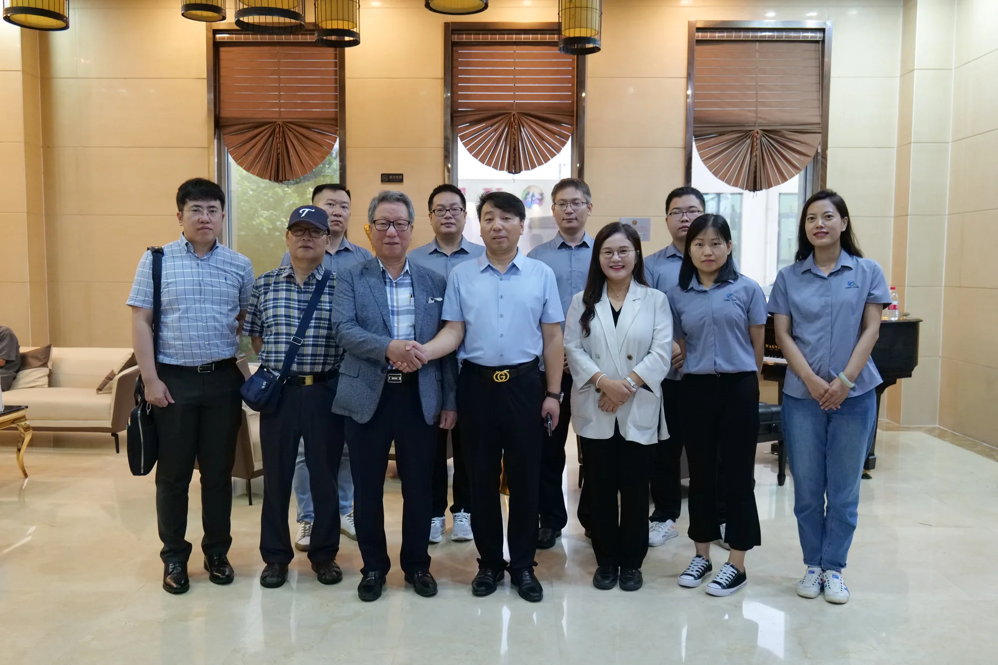 Customer group from South Korea — 254 × 8 mm construction tube