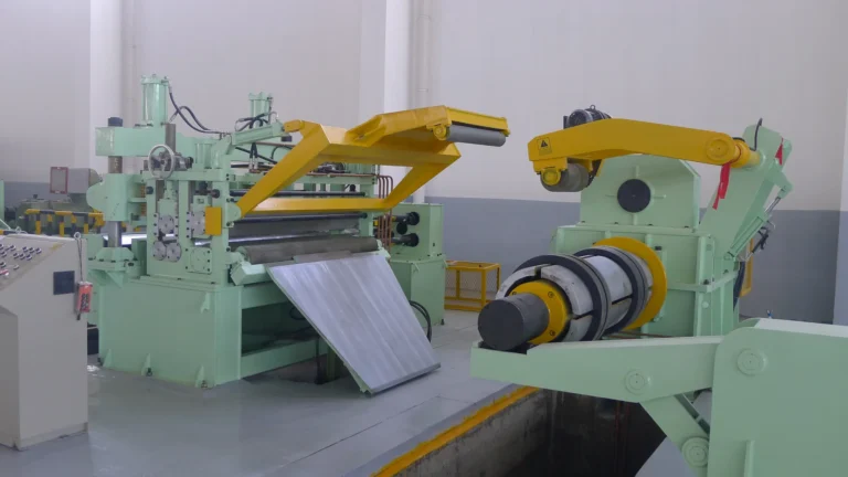 Slitting line entry: uncoiler and pinch rolls