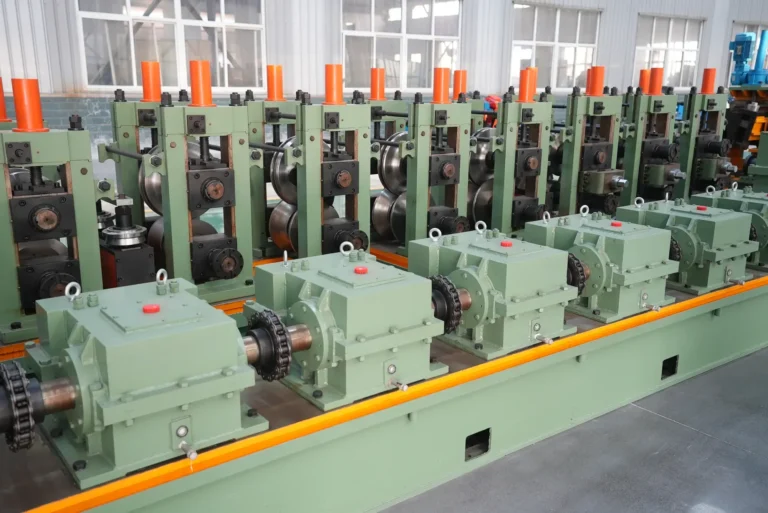 Gearbox drives under the forming stands of a square tube mill