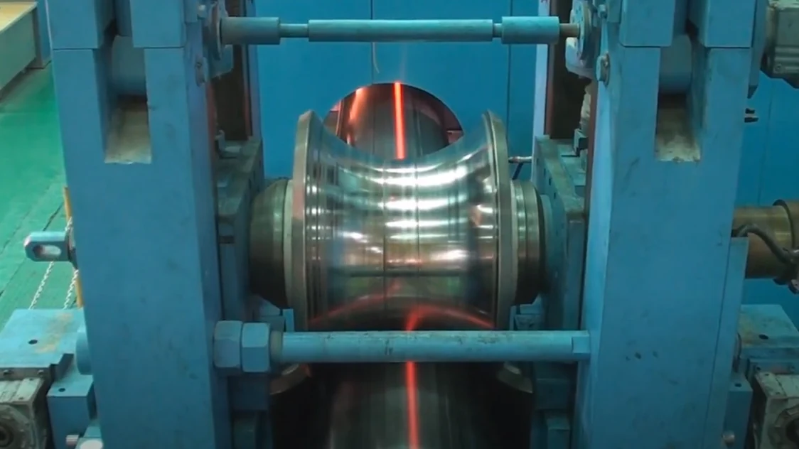 HG630 roll stand with the roll set in place