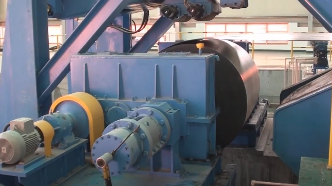 HG630 uncoiler with its drive motor and gearbox