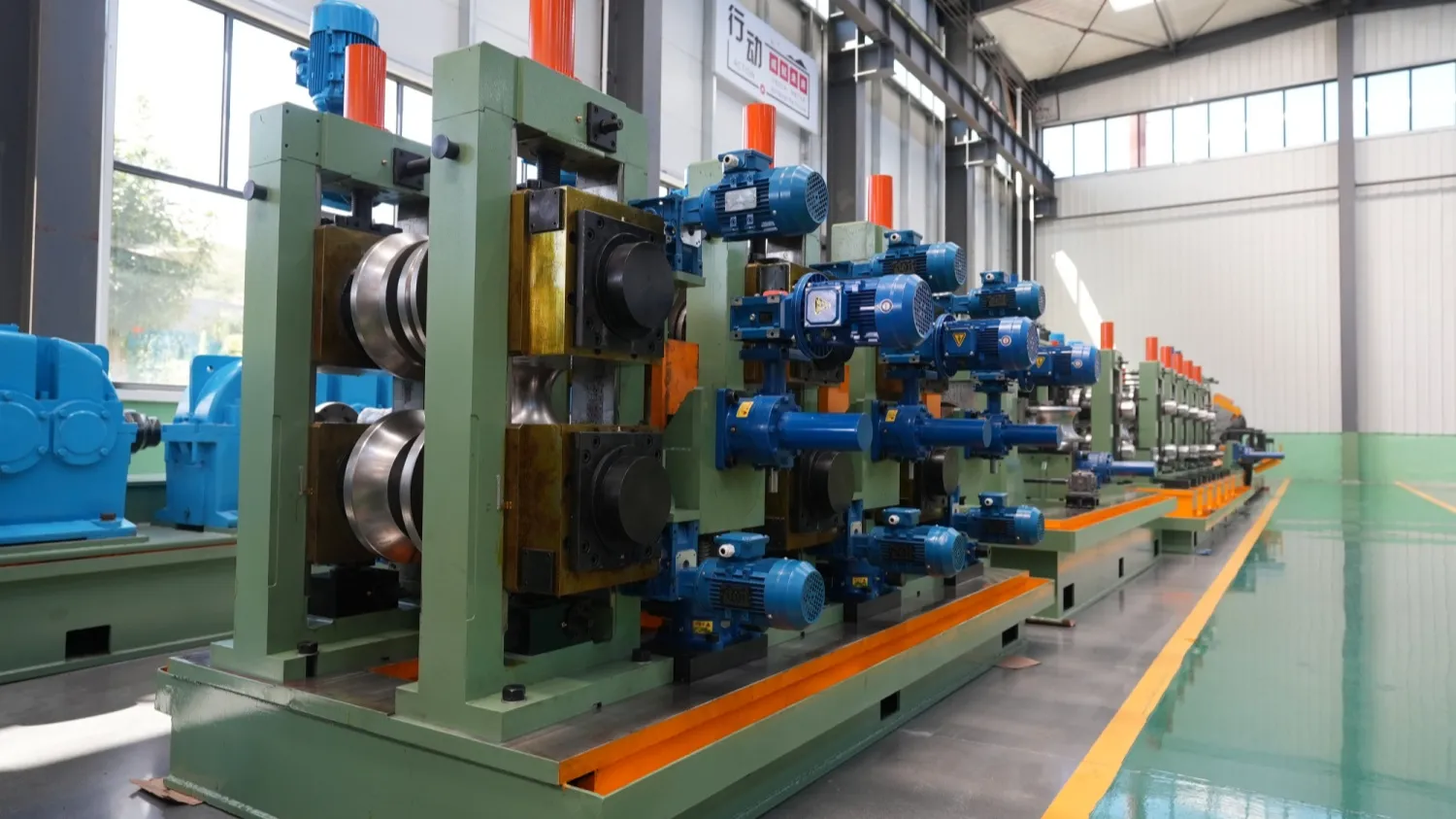 Forming stands of a tube mill line