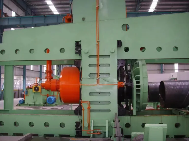 Front bridge and forming section of a spiral pipe mill
