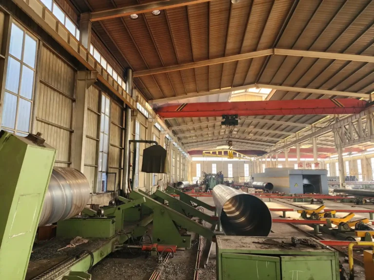 Spiral welded pipe leaving the forming section