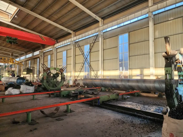 Spiral pipe on the run-out tables of the large-diameter line