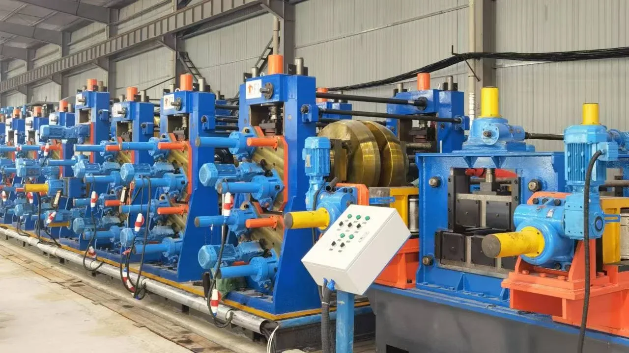 Blue direct forming square tube line with servo-adjusted stands