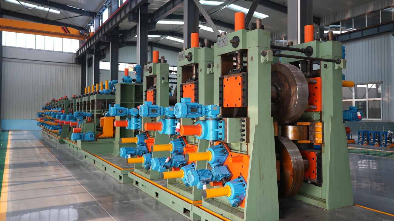 Direct forming square tube mill line with servo-adjusted stands