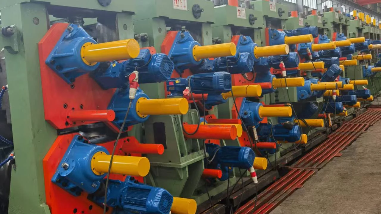Servo drives on the forming stands of a direct forming square tube mill