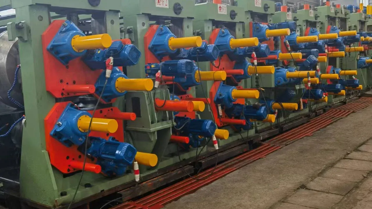 Forming stands with servo drives on a direct forming square tube mill