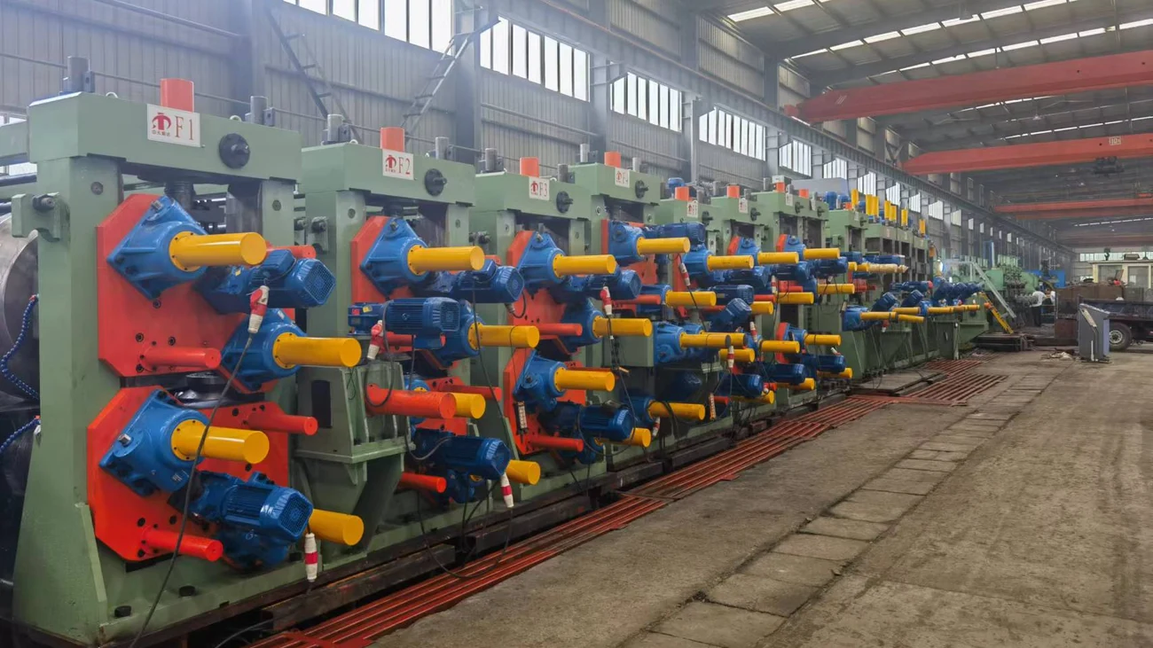 Direct forming stands with servo motors along the mill bay