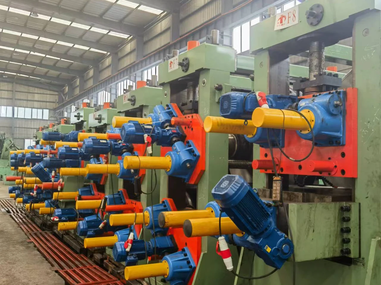 Forming stands with servo drives along a large direct forming square tube line