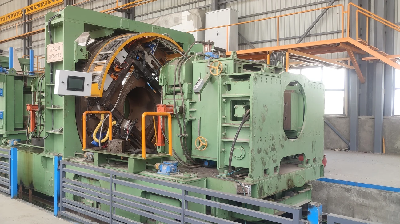 Cut-off section of a large direct forming square tube line
