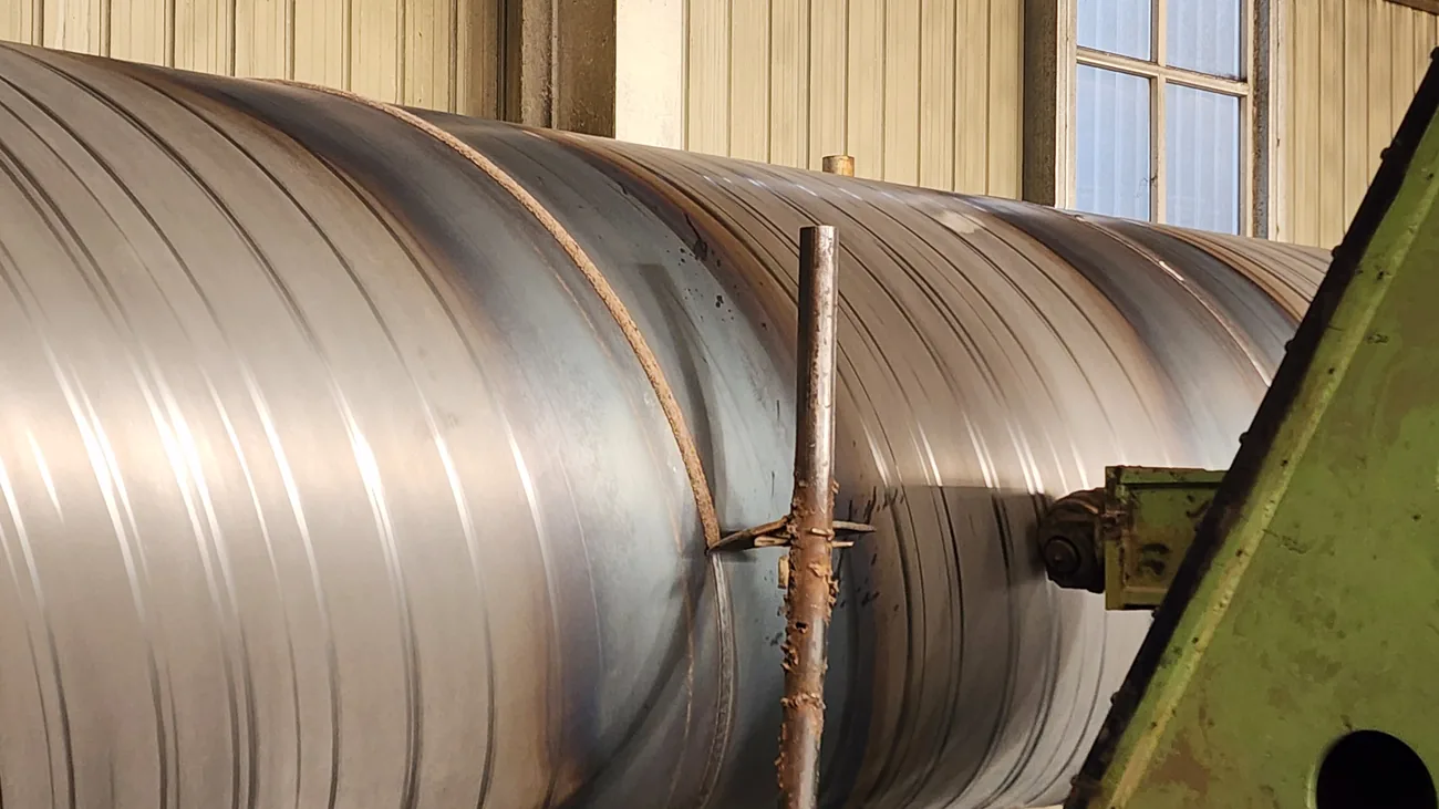 Spiral seams on large-diameter pipe leaving the spiral welded pipe mill